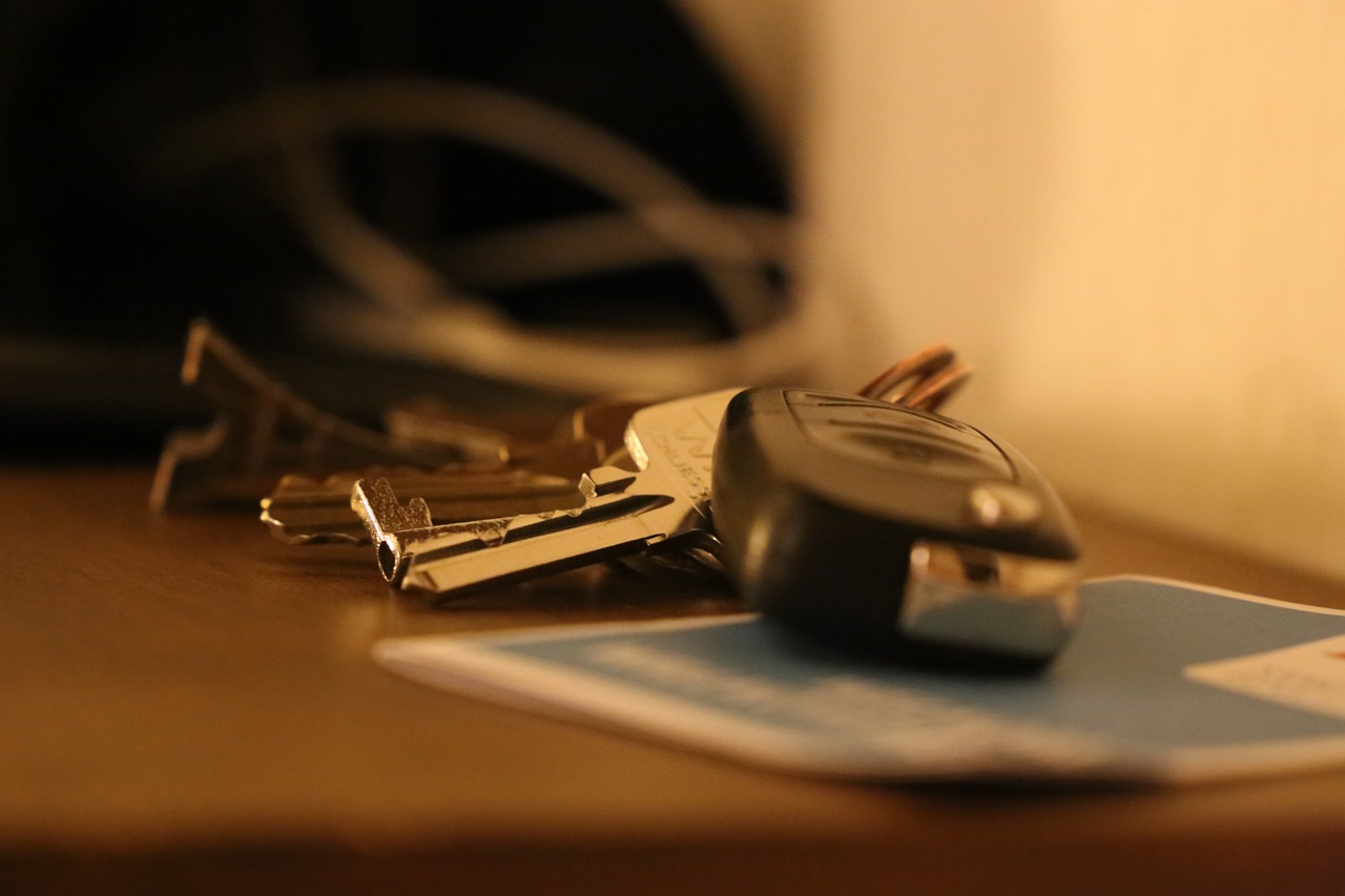 car key, car keys, table-2648850.jpg